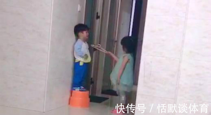 王女士|8岁姐姐打哭3岁弟弟,父母一旁看热闹哈哈大笑:她比我们会教育