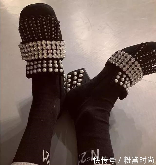 水晶鞋 你的鞋子闪到我眼睛了,请问哪买的?