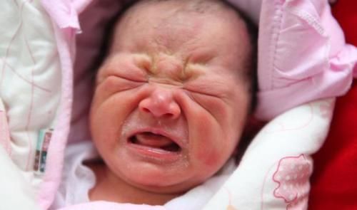 样貌|宝宝刚出生时有多丑?满月就能看到大变化,宝妈:幸亏当初没扔了