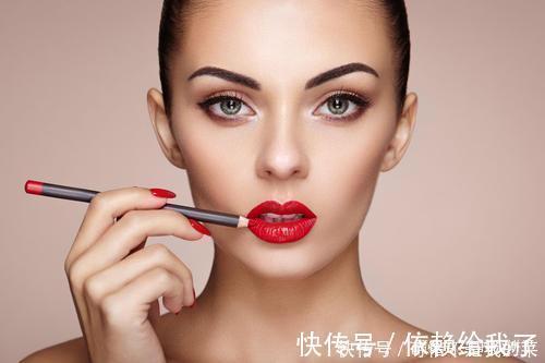 习惯 女生涂口红时,千万别有这4个“习惯”,不然再贵口红都掉色沾杯