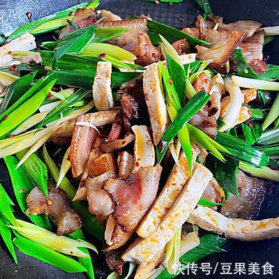 #我心中的冬日限定#腊猪头肉炒蒜苗豆干