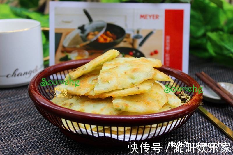 平底锅|此面食不用揉面,煎得香喷喷,外焦里软,一口一块,停不下来