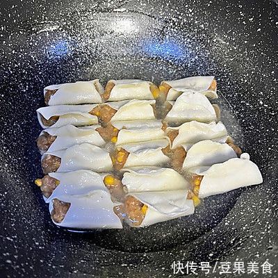 这么好吃的锅贴 虾仁鸡肉馅的做法，现在知道还不晚