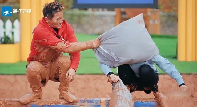 李晨 《奔跑吧5》baby很卖力,宋雨琦玩游戏摆明星架子,还偷袭baby