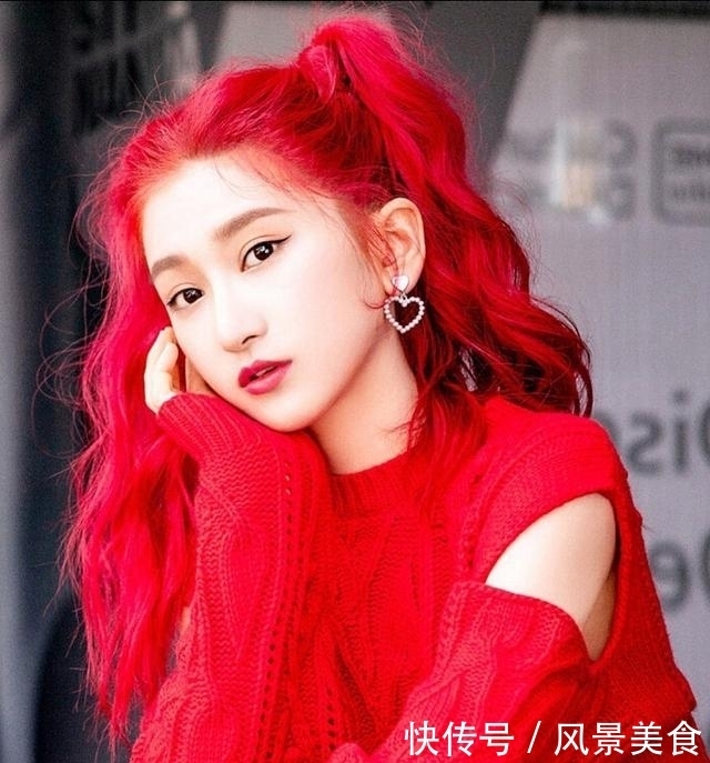 女星那些五颜六色的头发,唐珂伊回头率太高,崔文美秀闪瞎我的眼