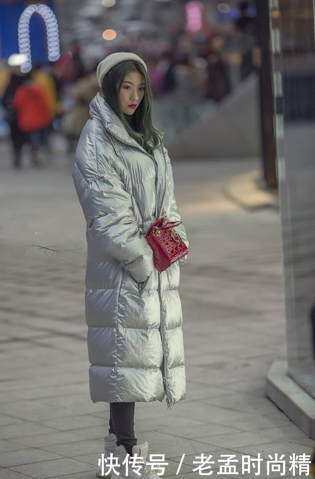 红色|红色棉夹克搭配修身连衣裙,明艳端庄,淑丽姣好