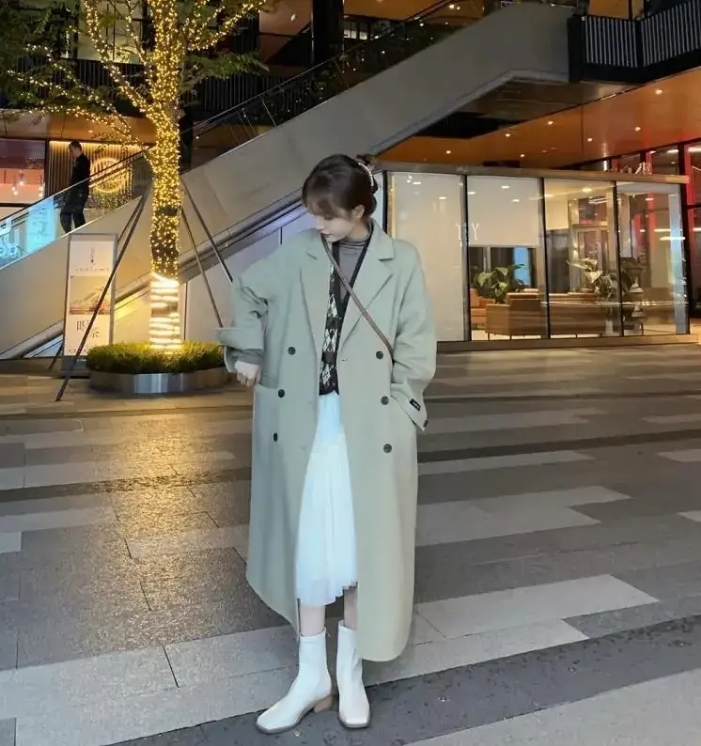 今年秋冬穿大衣,建议多选这几双“鞋子”来搭配,时尚好看还显瘦