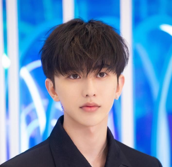 跑男9官宣宋雨琦归队，和蔡徐坤组cp好甜，怪不得姜滨眼神都变了