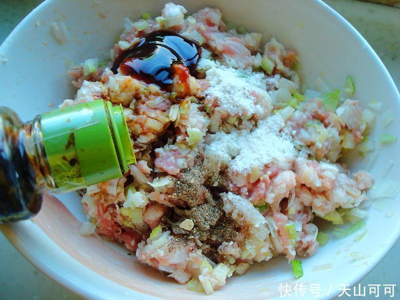 原汁原味|看新疆人冬至吃什么馅饺子?比韭菜开胃,比芹菜汁多,太滋补