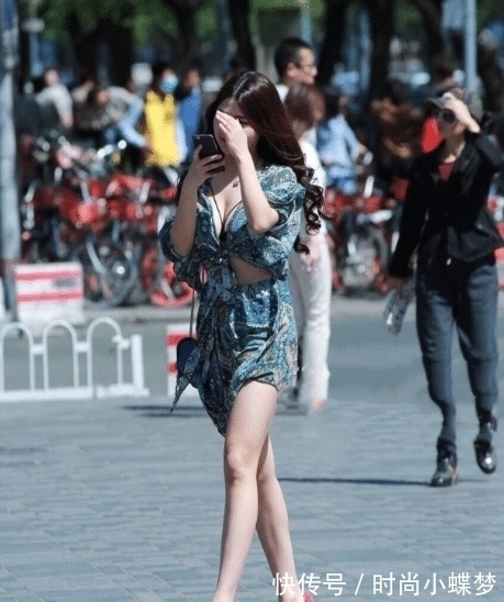 鞋子 仔细一看, 美女在鞋面上铺层“刺”, 生怕路人不看你?