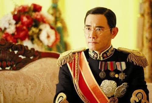 日本|溥仪访问日本,气氛很友好,可饭桌上他的一个举动让日本天皇尴尬