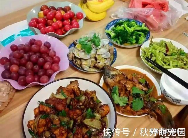晓峰|晒周末不同家庭的晚餐，有的丰盛，有的温馨，看完想去蹭饭