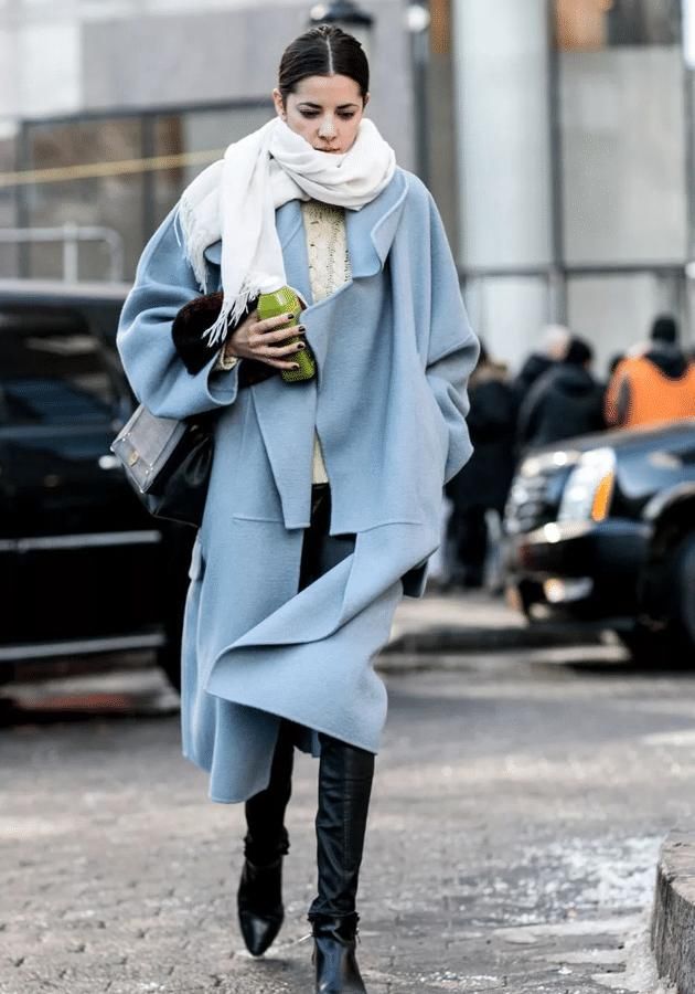 ?女人买大衣，就选这2个颜色，显白显年轻，明年穿都不过时