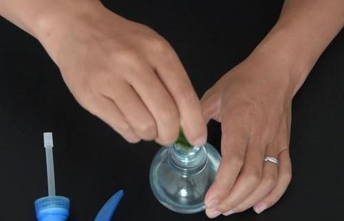 白醋和风油精混在一起,竟然解决了生活中的大麻烦,太聪明了