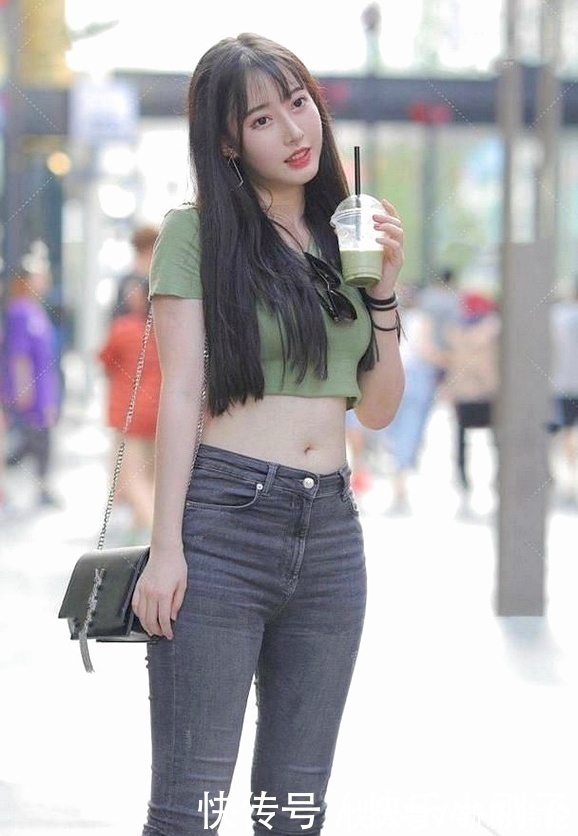模特 模特轻便时尚的绿色短T,看到她,谁还会有心情想要逛街?