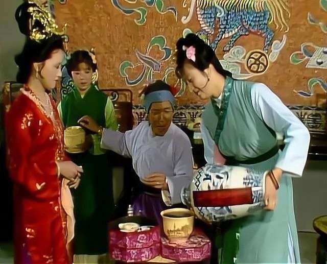 王熙凤！红楼梦:贾赦谋娶鸳鸯，图的是什么?贾母一句话说穿