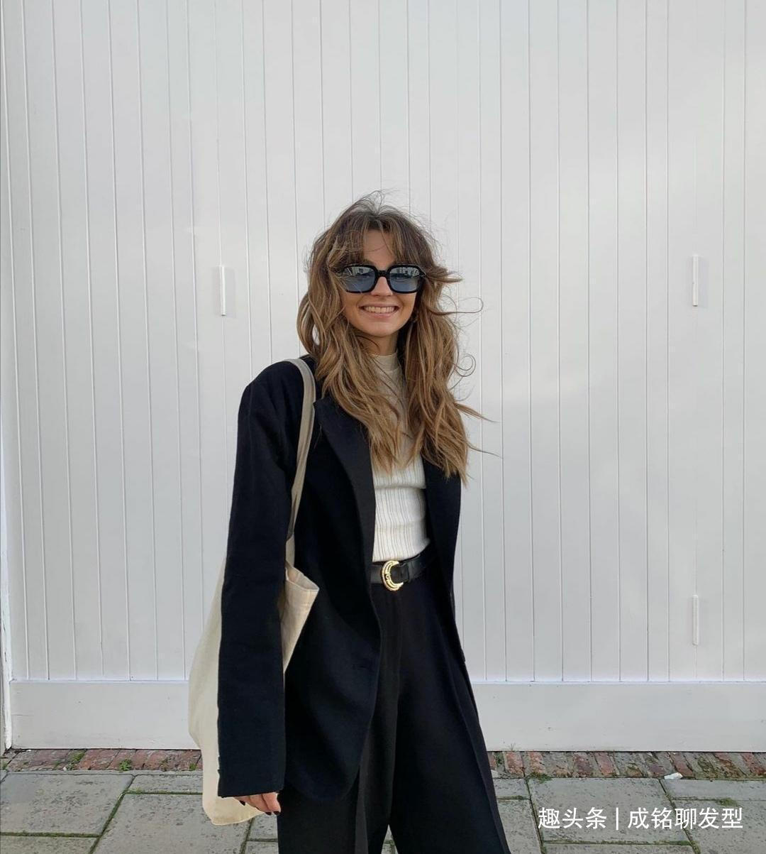 黑色 不懂配色穿衣很难高级,这三个快捷的配色方案,穿搭简单不费时