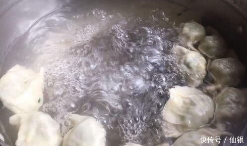 饺子皮|你做的饺子皮总厚?教你1招,皮薄馅大还多汁