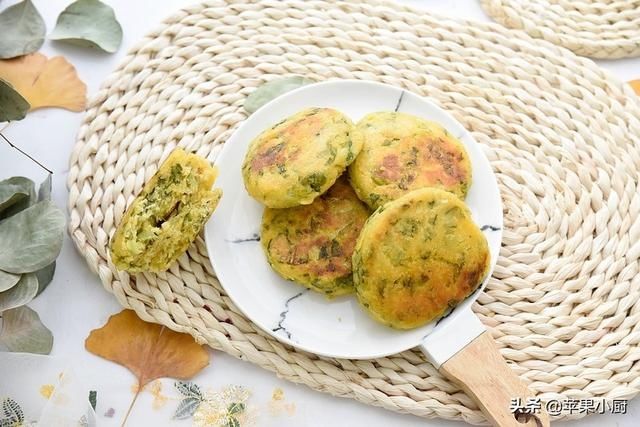 粗粮加菜做的饼子,不拉嗓子味道香,有菜有主食,越嚼越香