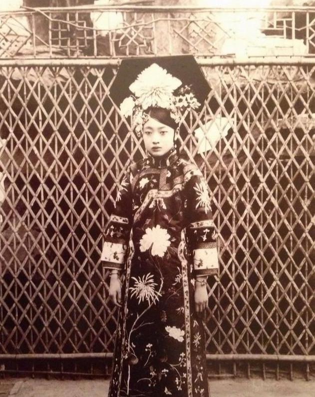 皇后|「老照片」从妙龄少女到1个疯子！今日盘点，末代皇后婉容！