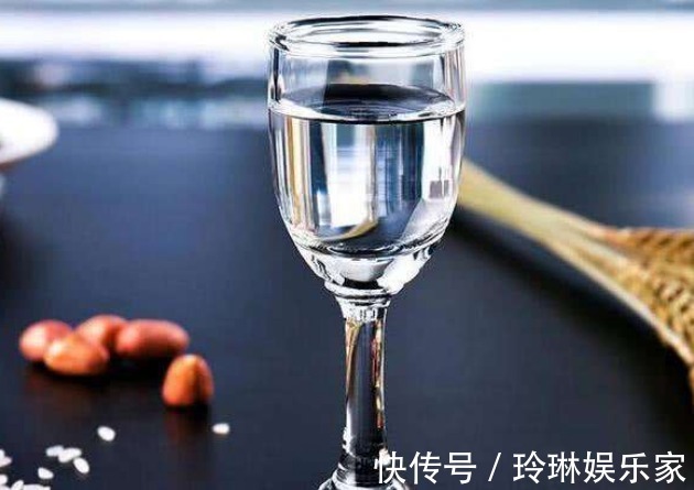 涂抹|玻璃贴纸好看难清理教你4个妙招清理玻璃贴纸，粘胶再紧轻松除