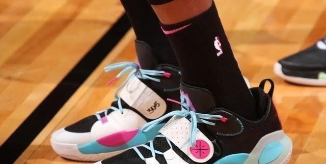 bruce 球星上脚|巴特勒上脚新配色!塔图姆这双骚气!