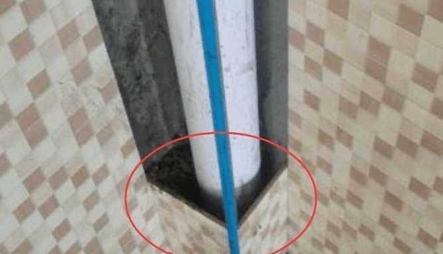 瓷砖|卫生间包水管，师傅说几块瓷砖一根卡条就能解决，简单好看又隔音！