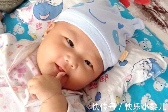 发育|宝宝睡醒要不要把他抱起来?爸妈的做法或影响孩子脑发育,别做错