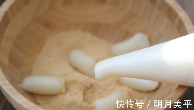 糯米粉这样做太好吃了,不揉面不发面,蒸一蒸就上桌,孩子爱吃