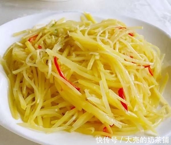 炒土豆丝十人九错,难怪粘锅不脆不好吃,快看酒店厨师怎么做的