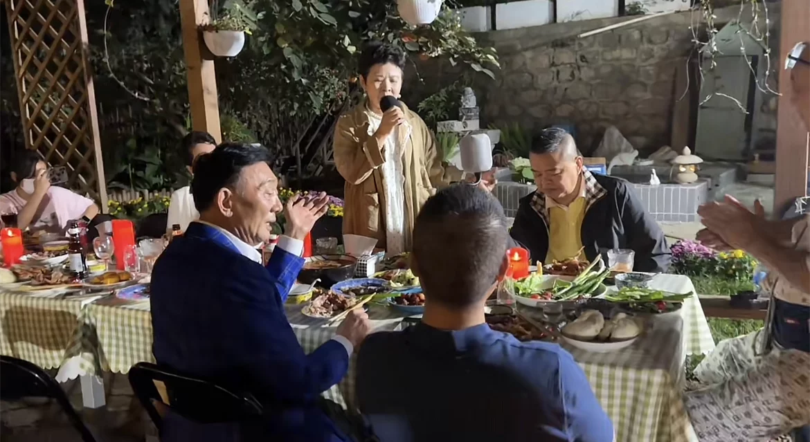 太常引·年龄花甲董文华