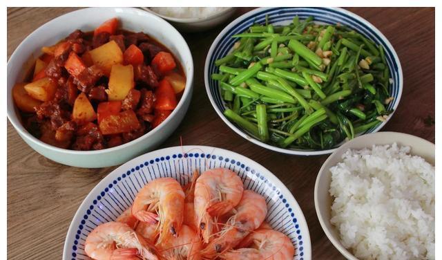 牛腩|出月子后,我做的第一顿午餐,好吃又补身体,还是自己做更合胃口