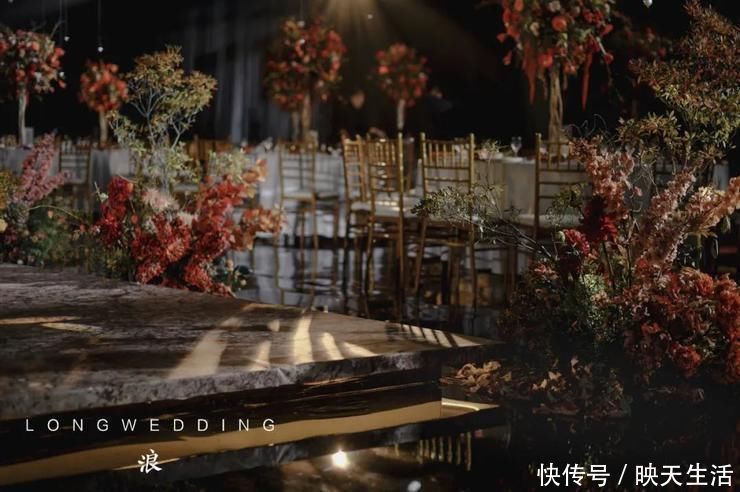 婚礼|用丝绒材质营造出立体感和空间感的梦境婚礼，有让你沉迷其中吗？