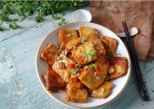 半碗面粉,一块豆腐,两个鸡蛋,教你豆腐独特做法,和吃肉一样香