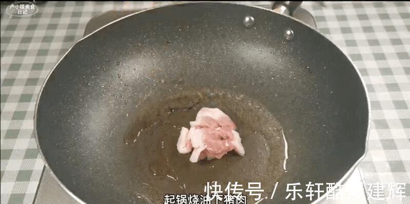 好吃|家庭版炒白菜，做法简单，加上一点肉更好吃