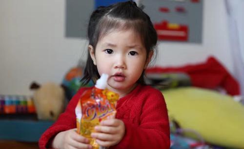 幕后黑手|男孩腹痛干呕,查出胃里有团“胶”,幕后黑手是想不到的健康食品