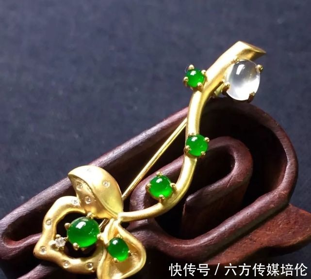 到底|挑翡翠,到底是越透越好,还是越绿越好?