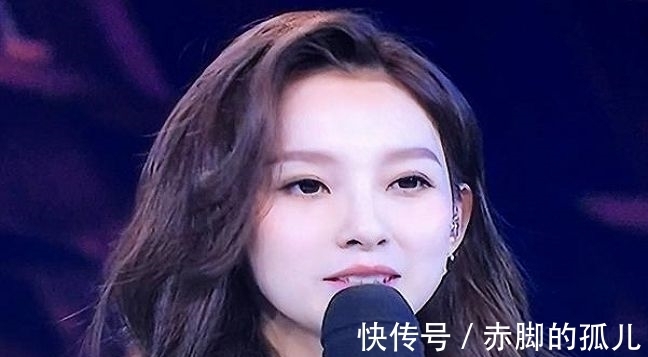 中央电视台|董卿接班人马凡舒,走秀时一个动作让在场人惊了,她做了什么