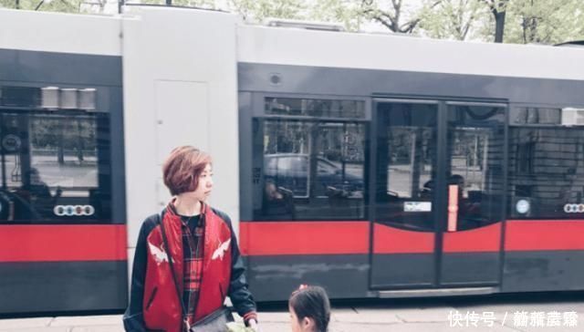 家庭和睦|不爱打扮的妈妈与爱打扮的妈妈带大的娃,长大后差别如此之大