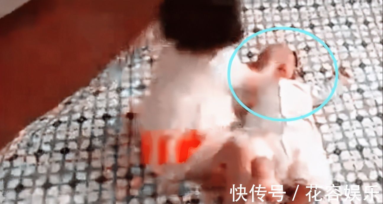 妈妈|妈妈不在家，把二胎弟弟交给姐姐，回来查看监控火冒三丈