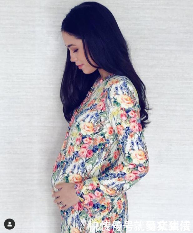 伊曼公主|马来西亚公主婚礼太奢华,戴蓝宝石还不够,绿宝石直接镶在衣服上