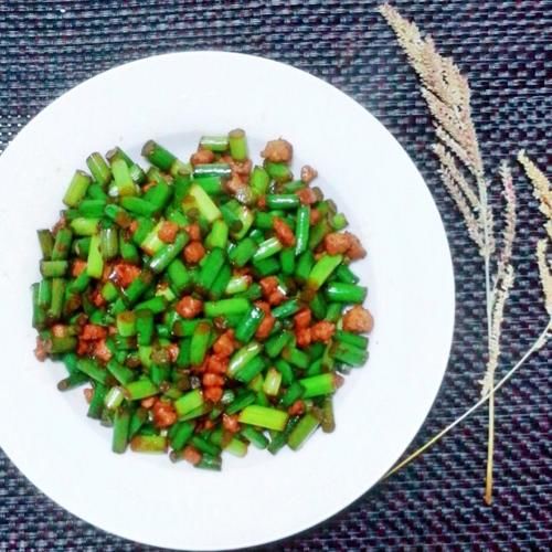  肉末炒蒜薹粒，家常小炒，美味下饭菜