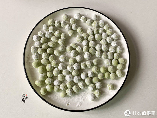 春天，吃得最多的就是它了，搓成小丸子煮一锅，清甜香糯，真好吃