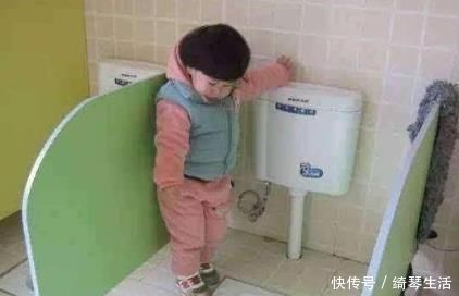 新新|3岁女儿幼儿园放学回家,抓紧裤子说不能尿尿,脱下裤子宝妈气炸