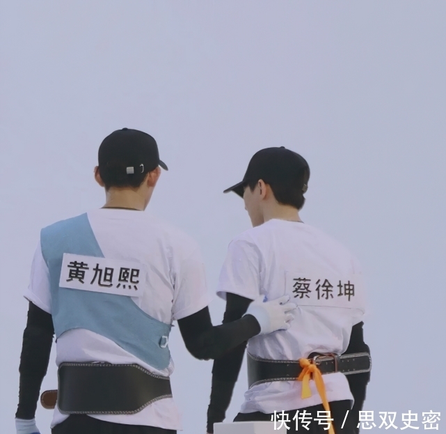 黄旭熙 跑男:蔡徐坤、黄旭熙同框出镜,看二人身高对比,谁说谎一目了然