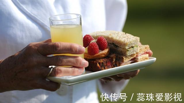 cnn|已经94岁的英国女王,每天有规律饮食,也是她“长寿”的秘诀