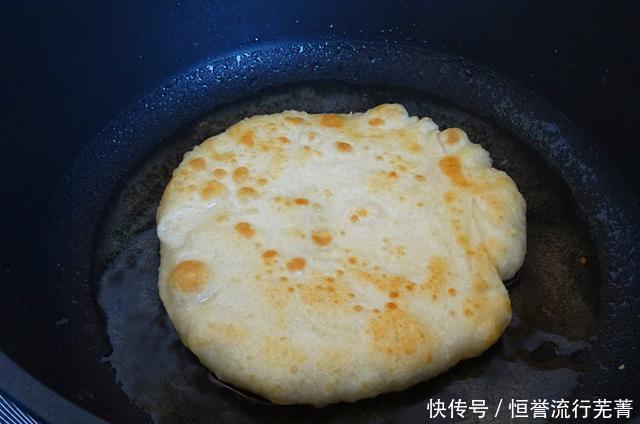 面粉|随手做个饼,暄软多层鼓大泡,好吃到爆棚,做对这一步,你也行