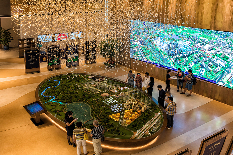 楼栋|带院子的一楼和带阁楼的顶楼哪一个更好?建筑学家一句话给出答案