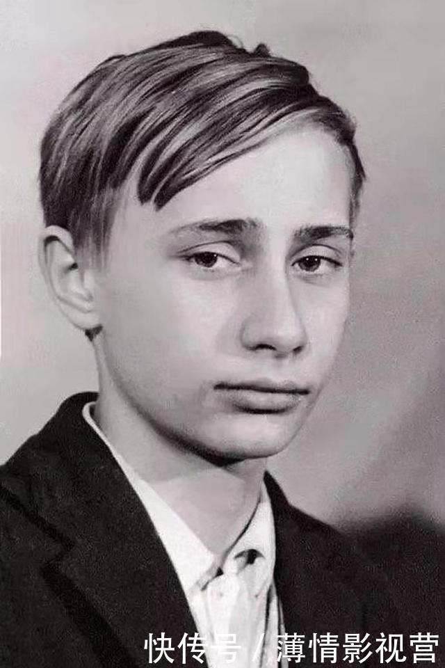 普京|13张世界名人罕见照稚气的普京,留长发的成龙,扭胯的林青霞