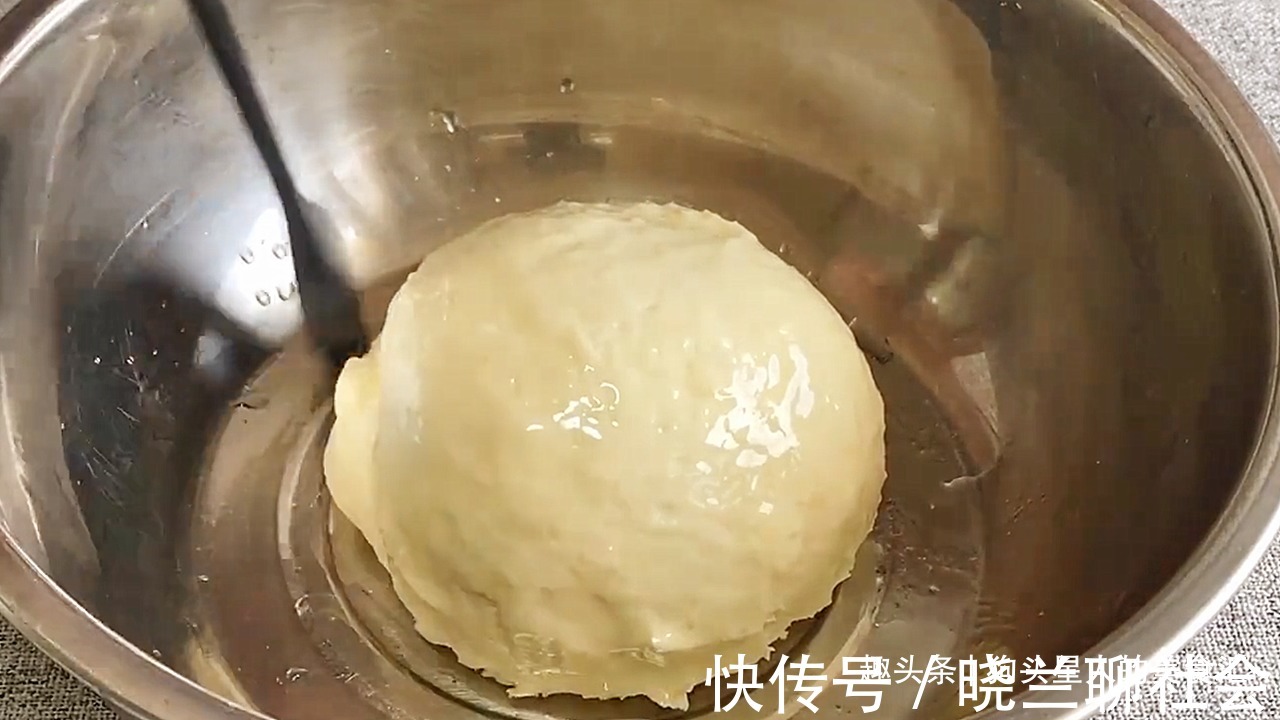 做法|葱油饼家常做法,记住关键3点,做的饼外酥里软,比早餐店的好吃